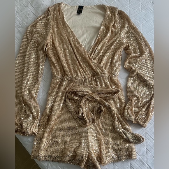 NWOT Sequin romper shorts. Pit to pit 18 inches, length from waist 15 inches. ✨ - Picture 3 of 4